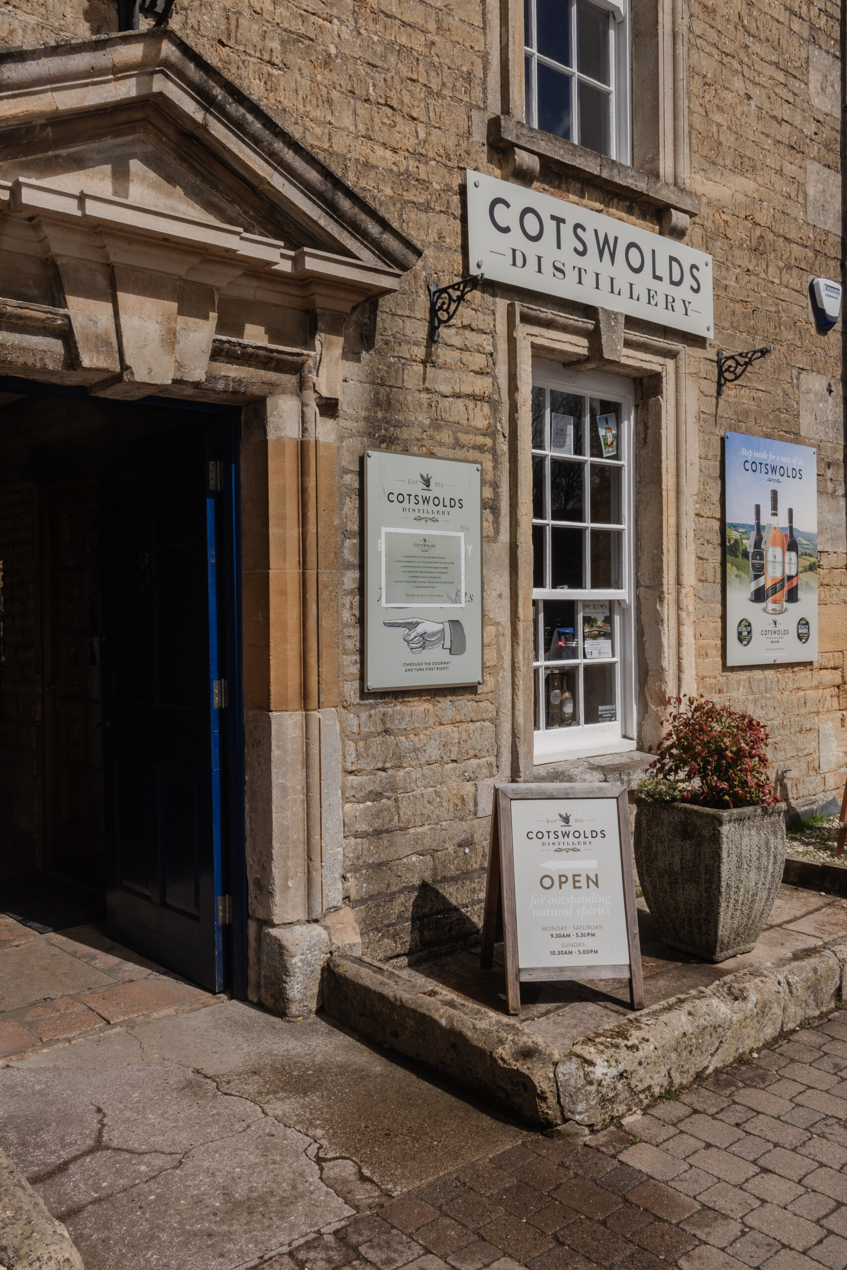 an edited lifestyle travel guide to the cotswolds